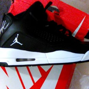 A pair of Jordan Flights all black